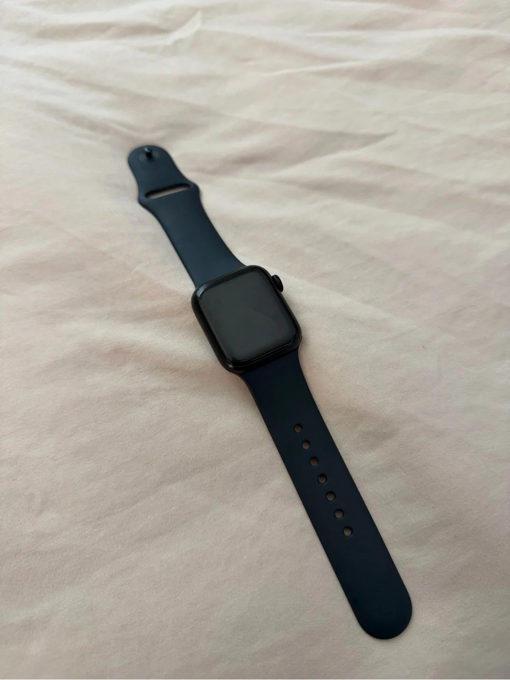 Apple Watch SE 3 GPS 40mm in Midnight with Midnight Sport Band